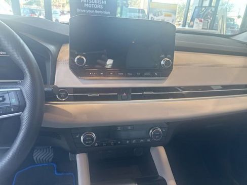 Used 2025 Mitsubishi Outlander SEL image 6