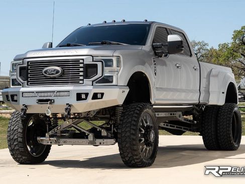 Used 2020 Ford F350 Limited image 4