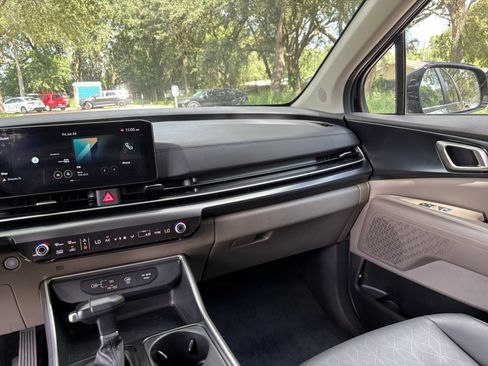 Used 2026 Kia Carnival FWD image 38