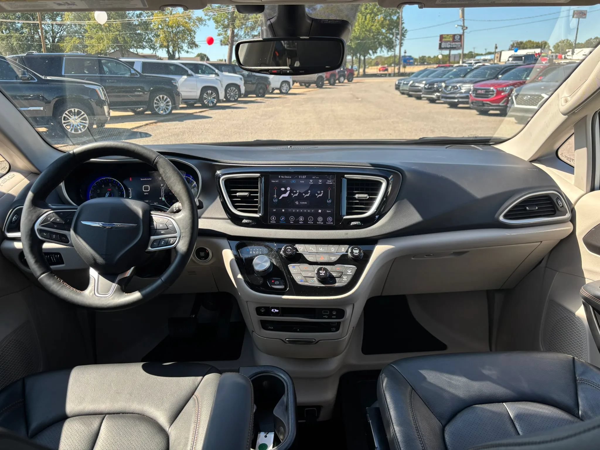 Used 2020 Chrysler Pacifica Touring-L Plus w/ Tire & Wheel Group FWD image 24