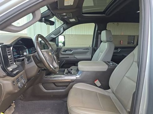 Used 2024 Chevrolet Silverado 3500 LTZ w/ LTZ Plus Package AWD/4WD image 7