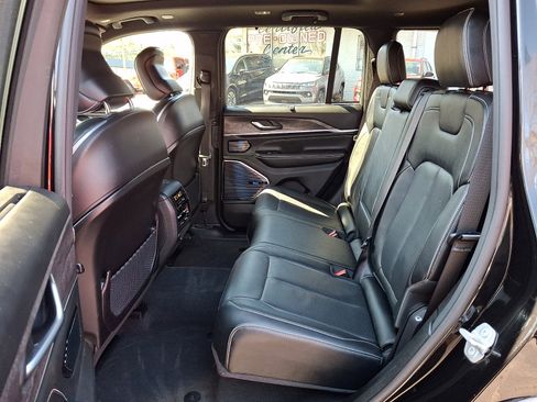 Certified 2022 Jeep Grand Cherokee Overland w/ Luxury Tech Group IV image 10