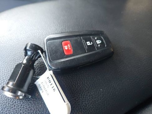 Used 2025 Toyota RAV4 XLE AWD/4WD image 30