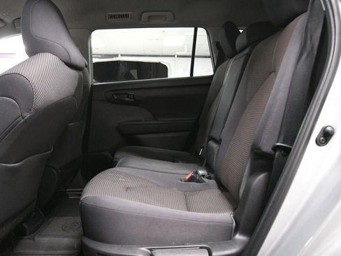 Used 2023 Toyota Highlander L FWD image 19