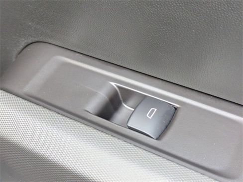 New 2025 Chevrolet Colorado LT w/ LT Convenience Package image 35