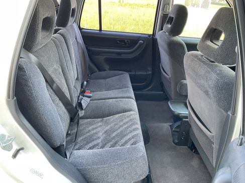 Used 2001 Honda CR-V LX image 30