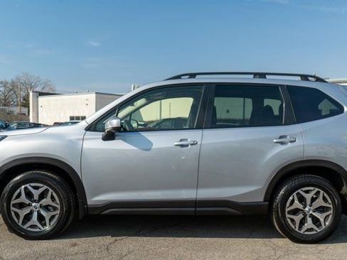 Used 2023 Subaru Forester Premium AWD/4WD image 9