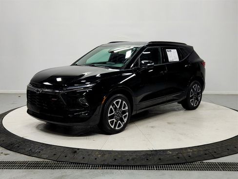 Used 2025 Chevrolet Blazer RS image 3