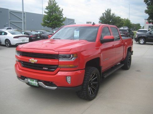 Used 2018 Chevrolet Silverado 1500 LT w/ All Star Edition AWD/4WD image 4
