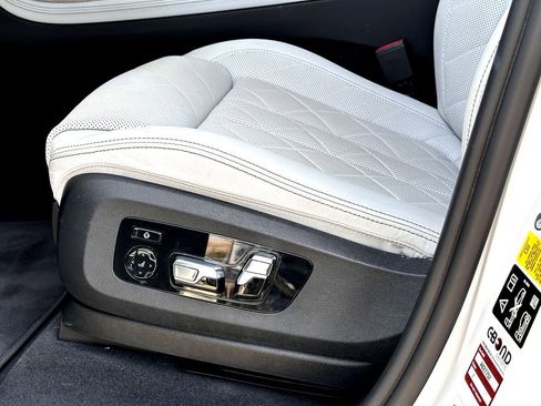 Certified 2023 BMW X7 xDrive40i w/ Premium Package image 13