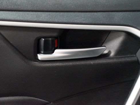 Used 2025 Toyota RAV4 XLE FWD image 32