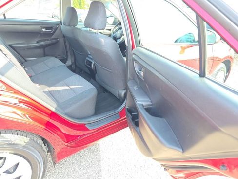 Used 2016 Toyota Camry LE image 7