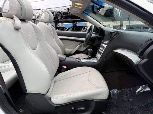 Used 2011 INFINITI G37 Sport w/ Premium Pkg image 25