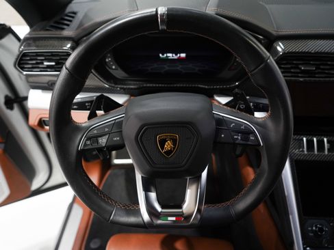 Used 2021 Lamborghini Urus AWD/4WD image 10