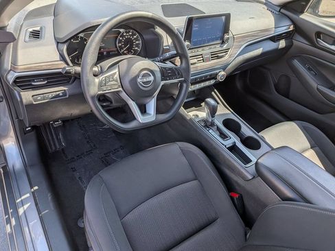 Used 2025 Nissan Altima 2.5 SV FWD image 16