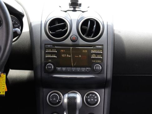 Used 2013 Nissan Rogue SV AWD/4WD image 32