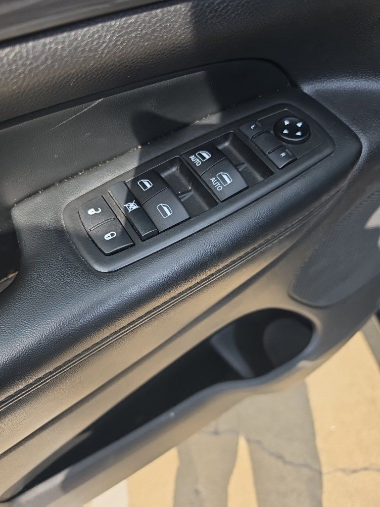 Used 2019 Jeep Grand Cherokee Altitude RWD image 8