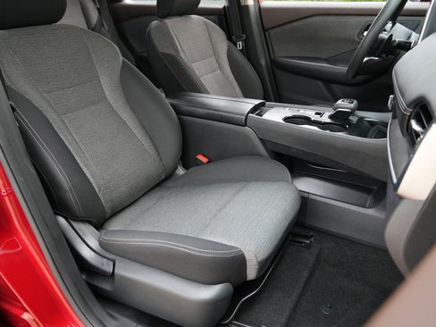 Used 2023 Nissan Rogue SV FWD image 8