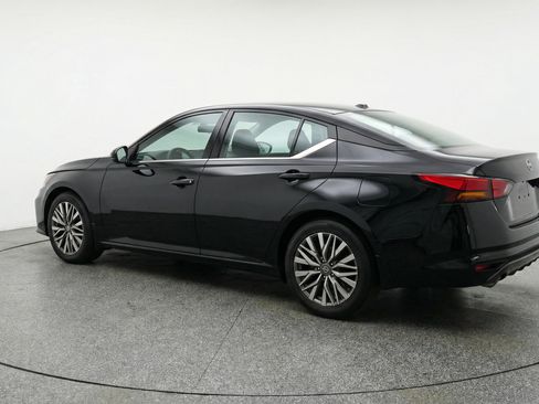 Used 2025 Nissan Altima 2.5 SV image 6