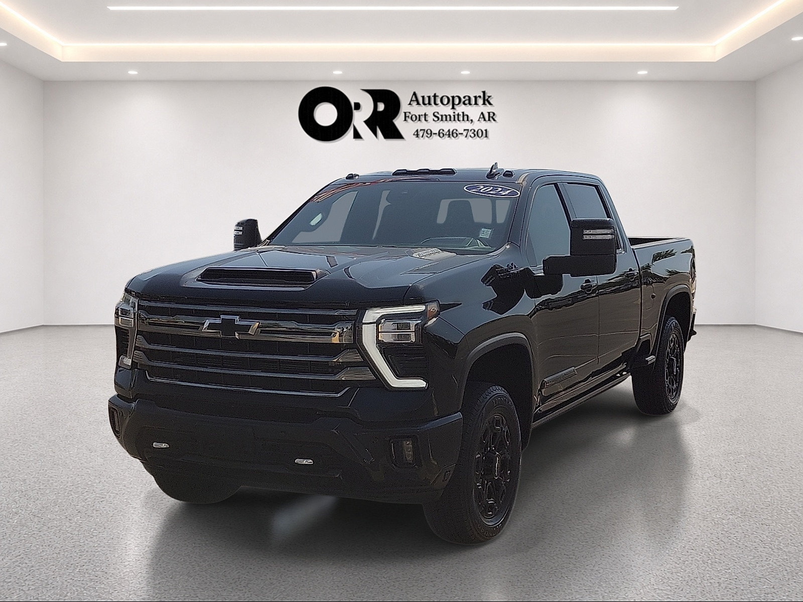 Used 2024 Chevrolet Silverado 2500 High Country w/ High Country Premium Package AWD/4WD image 2