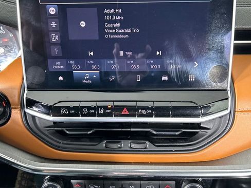 Used 2024 Jeep Compass Limited image 15