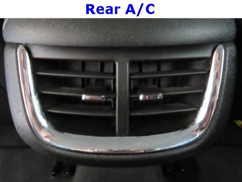 Used 2023 Chevrolet Malibu LT image 32