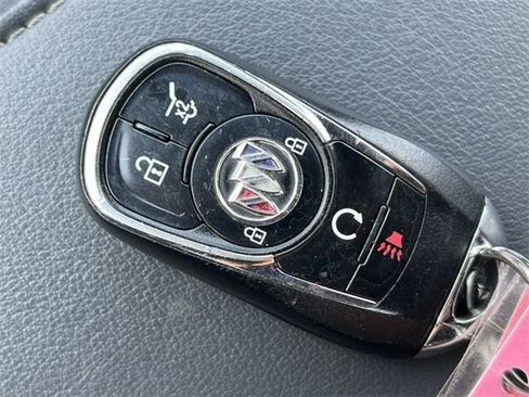Used 2023 Buick Enclave Essence image 29