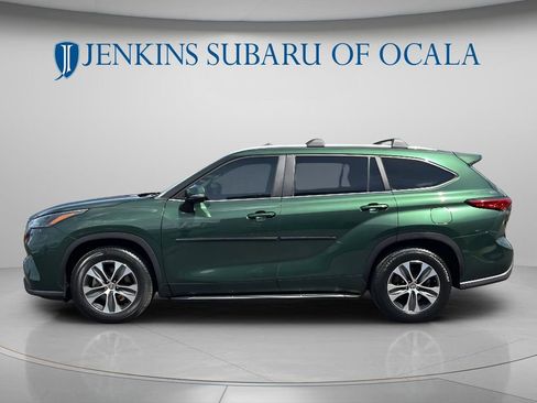 Used 2023 Toyota Highlander XLE FWD image 6