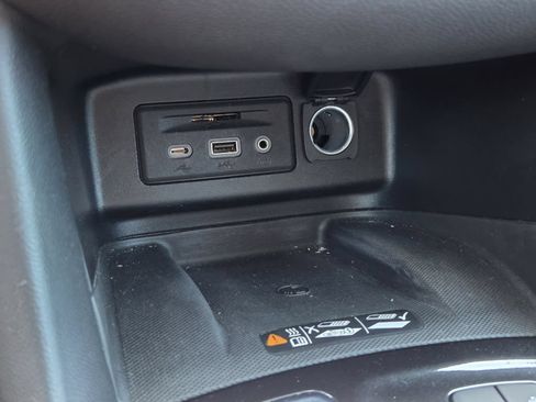 Used 2022 Chevrolet Equinox Premier FWD image 22