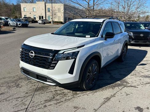 New 2026 Nissan Pathfinder SL w/ SL Premium Package AWD/4WD image 3