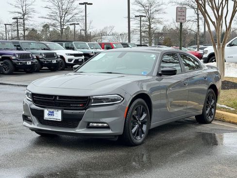 Used 2023 Dodge Charger SXT w/ Blacktop Package image 3