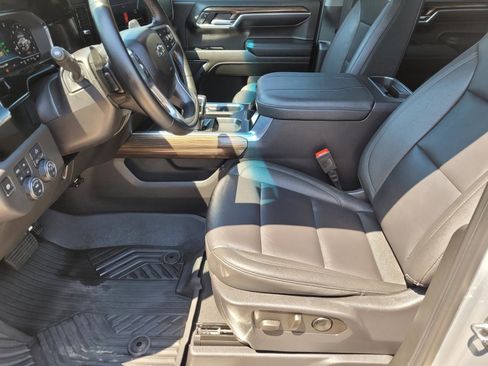 Used 2024 Chevrolet Silverado 1500 LT Trail Boss w/ Convenience Package II AWD/4WD image 22