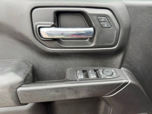 Used 2020 Chevrolet Silverado 1500 Custom w/ Custom Value Package image 11