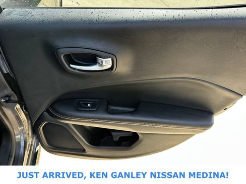 Used 2018 Jeep Compass Latitude w/ Popular Equipment Group AWD/4WD image 19