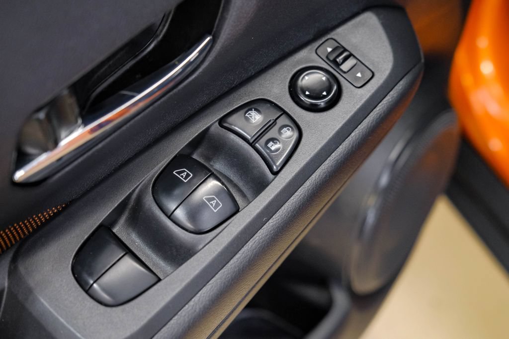Used 2023 Nissan Kicks SR FWD image 54