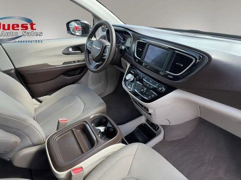 Used 2019 Chrysler Pacifica Touring Plus FWD image 14
