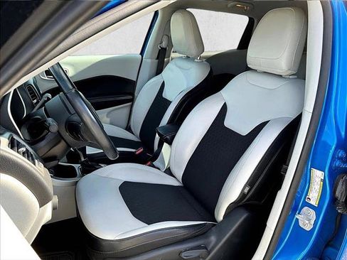 Used 2019 Jeep Compass Latitude image 21