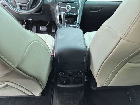 Used 2016 Ford Explorer Platinum AWD/4WD image 32