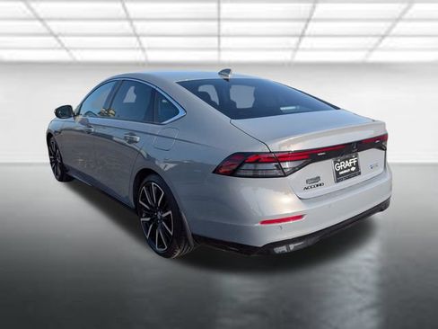 Used 2025 Honda Accord Touring image 2