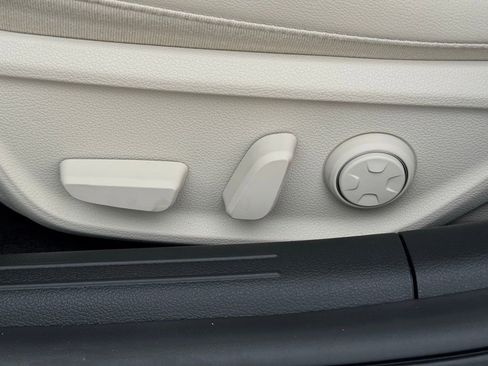 Used 2026 Genesis G70 2.5T image 22