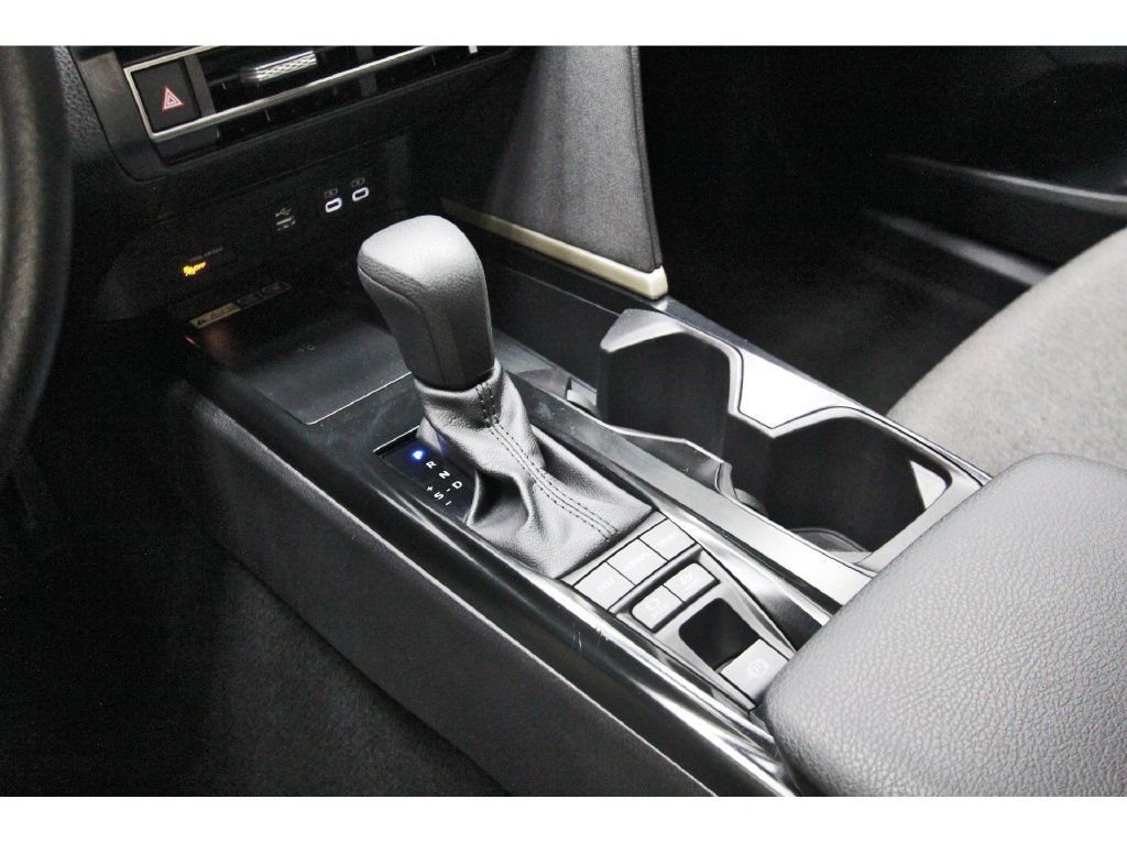 Used 2025 Toyota Camry LE FWD image 28