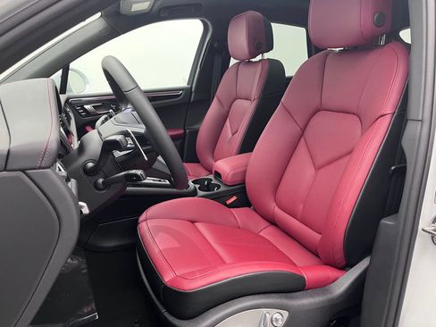 Used 2025 Porsche Macan image 5