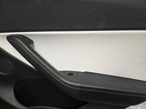 Used 2022 Tesla Model Y Long Range AWD/4WD image 8