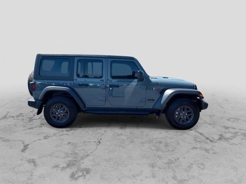Used 2024 Jeep Wrangler Unlimited Sport AWD/4WD image 9
