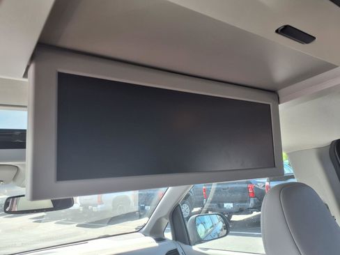 Used 2017 Toyota Sienna XLE Premium image 23