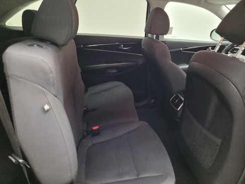 Used 2020 Kia Sorento LX image 19