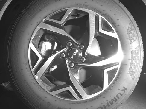 Used 2025 Kia Sportage LX image 12