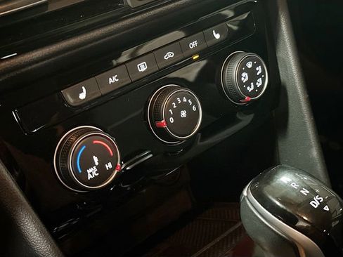 Used 2023 Volkswagen Taos SE image 16