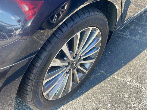 Used 2017 Kia Cadenza Premium w/ Luxury Package FWD image 6