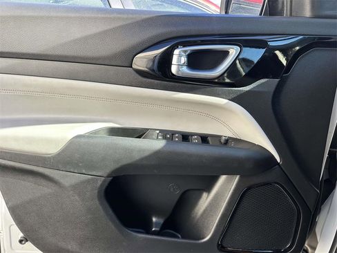 Used 2022 Jeep Compass Limited image 19